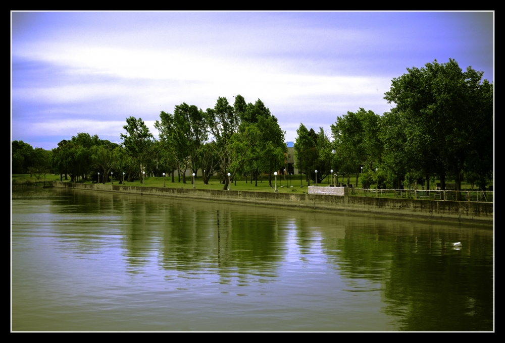 "LAGUNA DE CHASCOMUS" de Luisamaria Amador