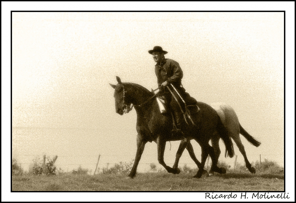 "Buscando el rumbo" de Ricardo H. Molinelli