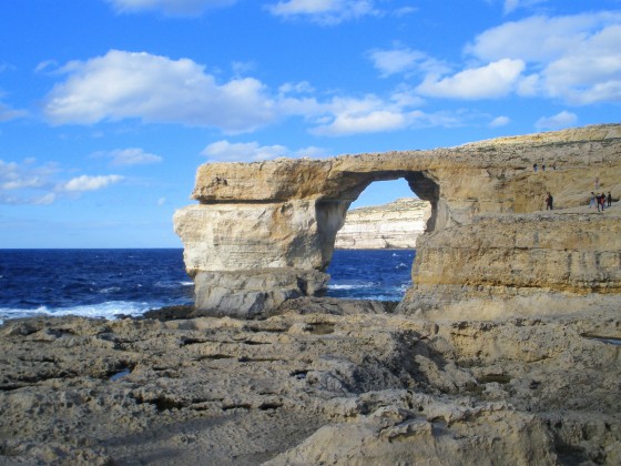 "la ventana azul, en Gozo." de Tzvi Katz