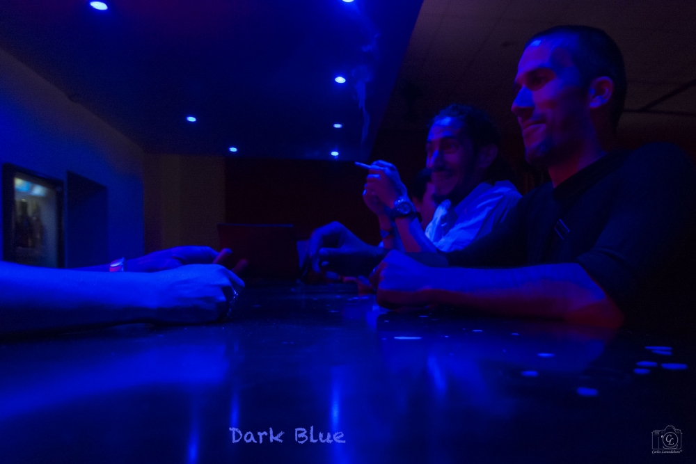 "Dark Blue" de Carlos Larandaburu