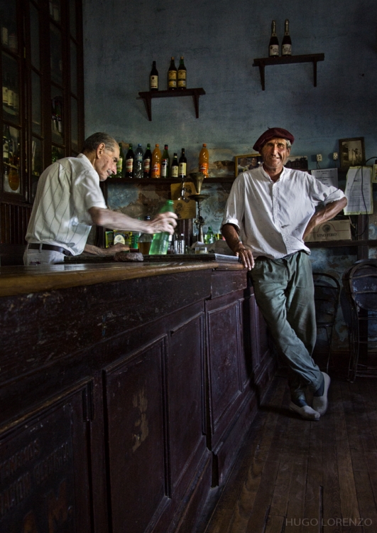 "En la barra" de Hugo Lorenzo