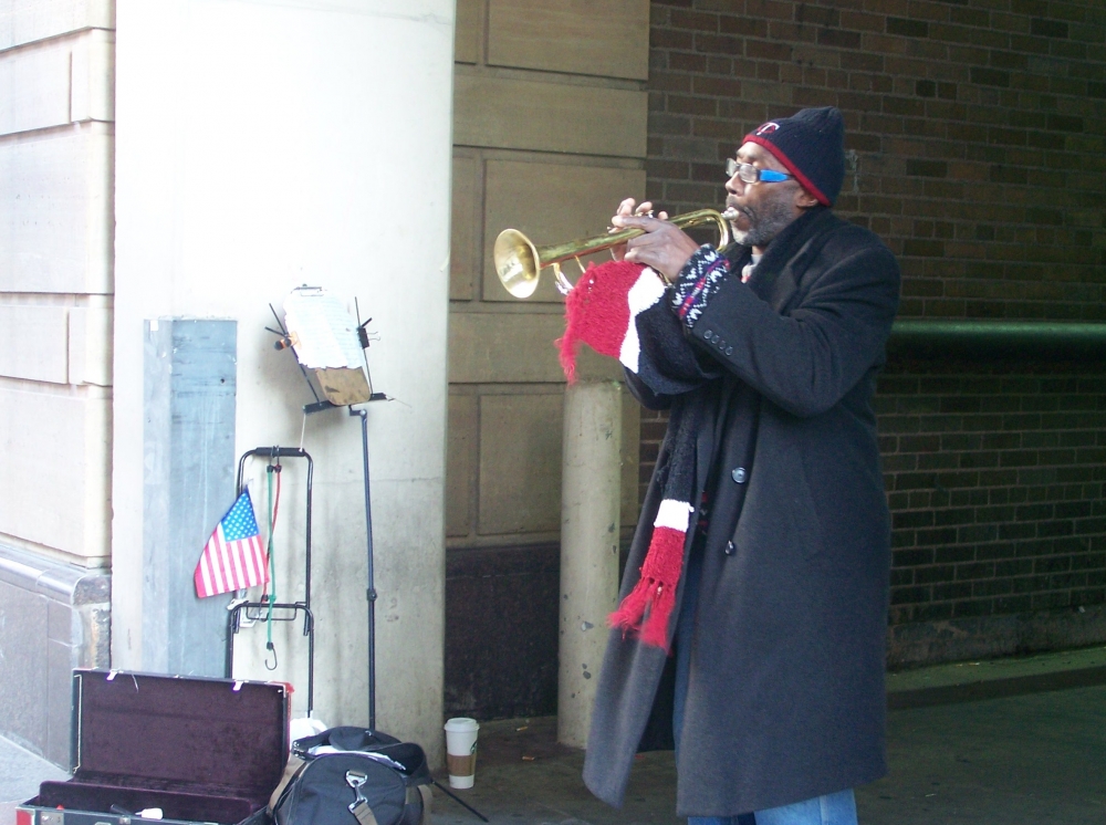 "Tocando en la calle" de Jos Luis Mansur