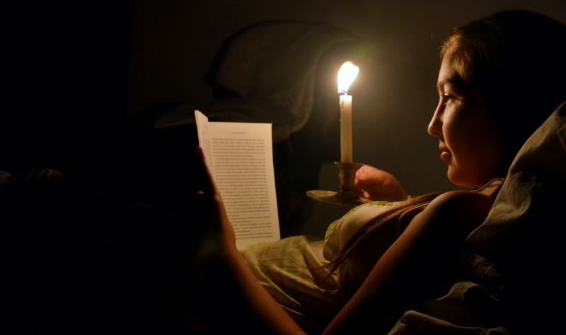 "Camila leyendo como lo haca la bisabuela..." de Hctor Rodrguez Cacheiro