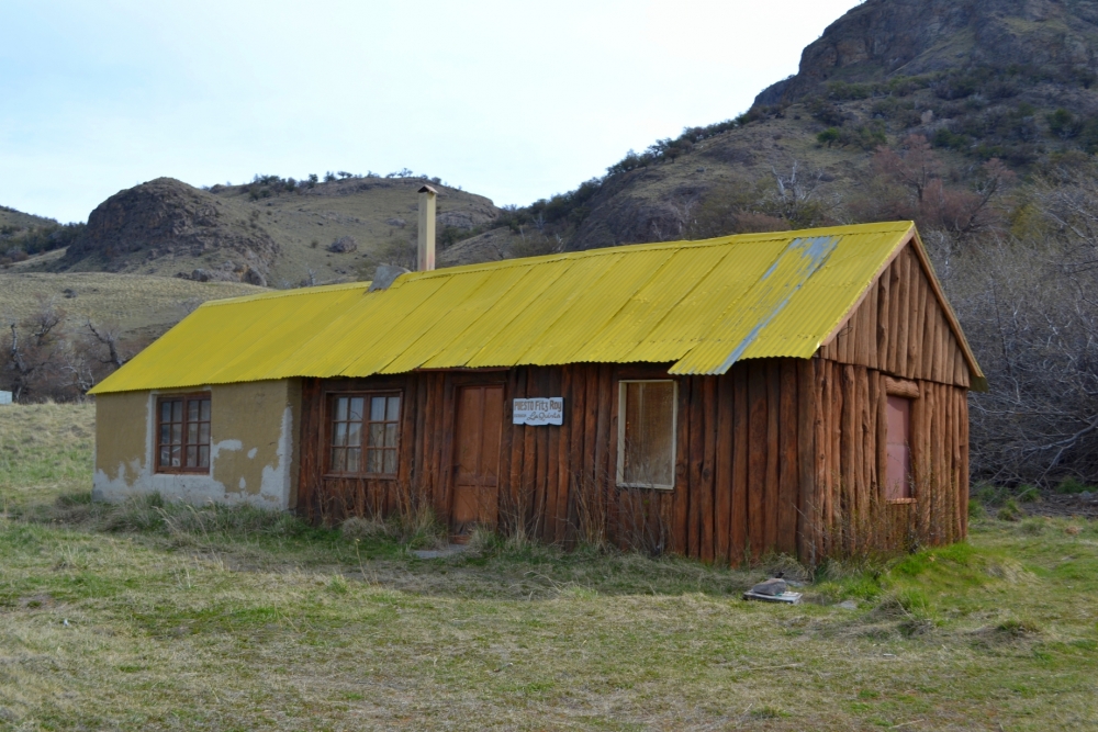 "La cabaa de techo amarillo" de Carlos D. Cristina Miguel