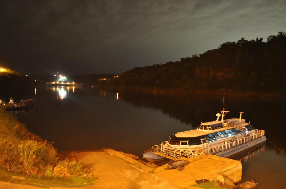 "`Tranquila Noche`" de Julio Csar Coronel