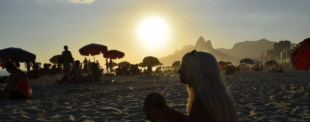 "Disfrutando Ipanema" de Monica Rollan