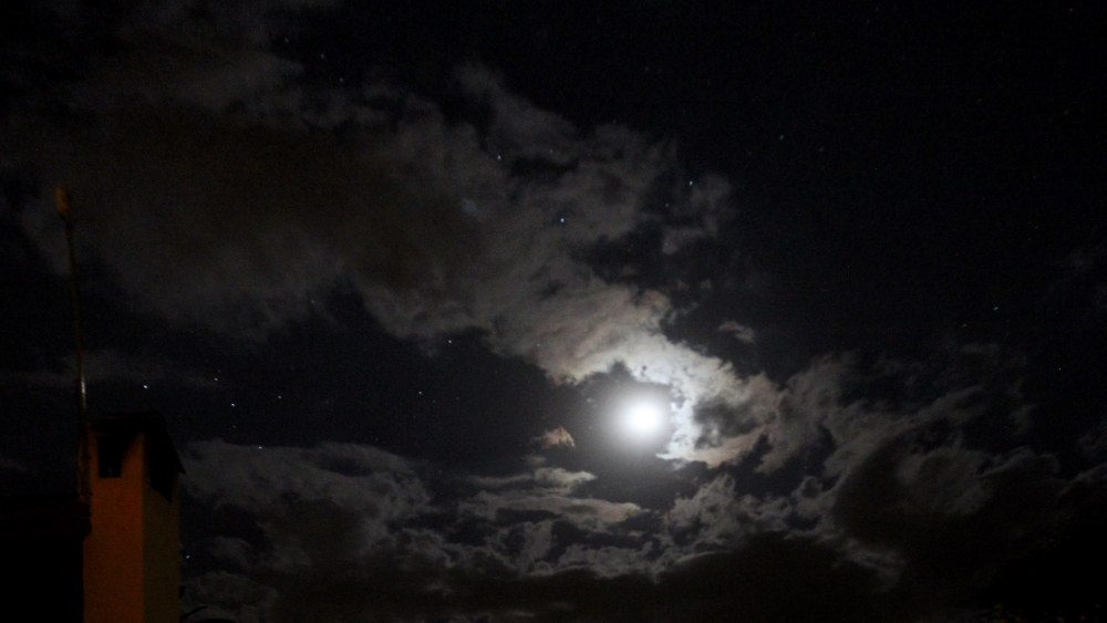 "Luna en Bello Horizonte, La Paz, Cordoba, Argentin" de Juan Carlos Barilari