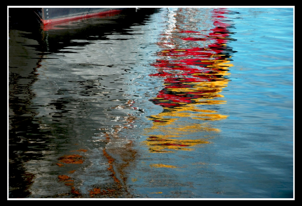 "Reflejo de la bandera de Ecuador en su Fragata" de Alfredo Mendez