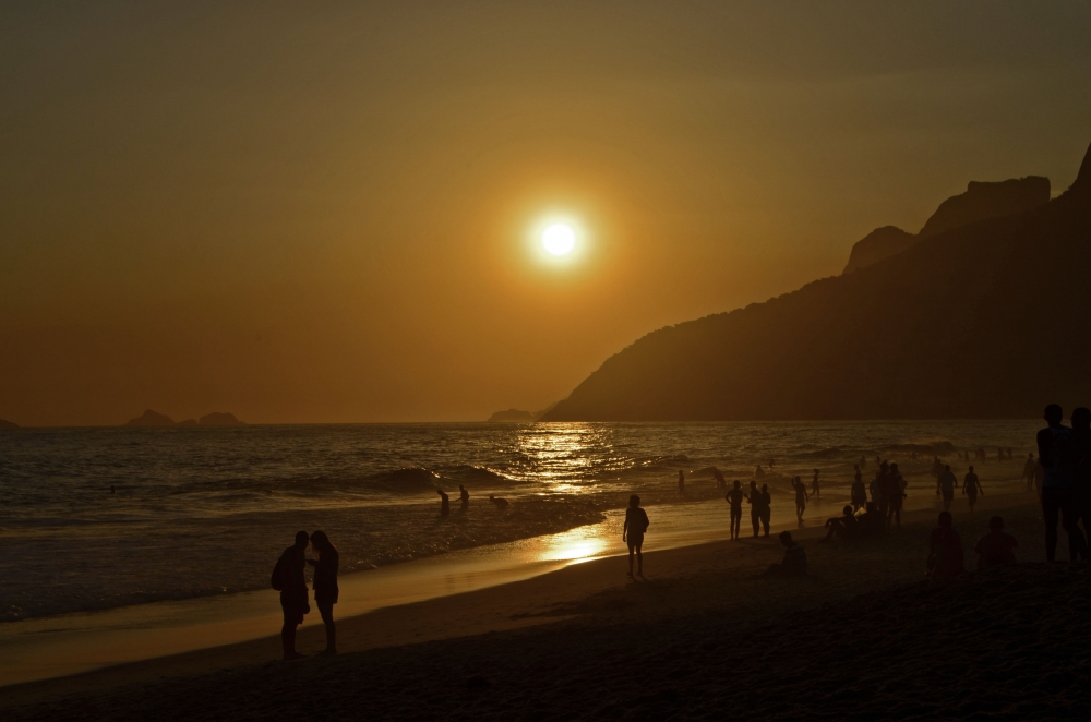 "Reflejos dorados en ipanema" de Monica Rollan