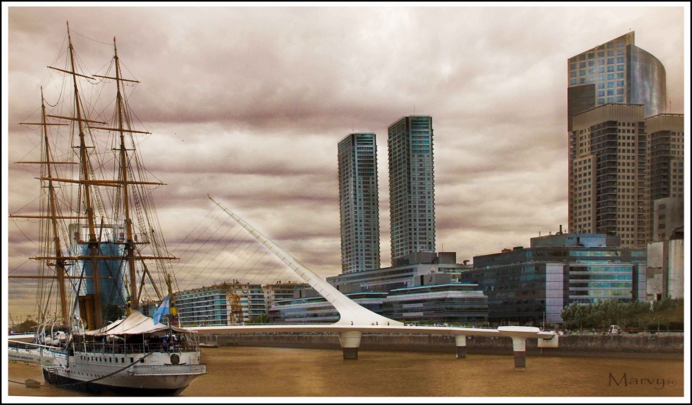 "Llegando a Puerto" de Maria Victoria Iglesias