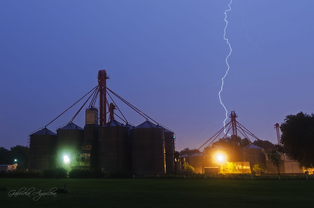 "Tormenta sobre mi pueblo" de Gabriela Aguilera