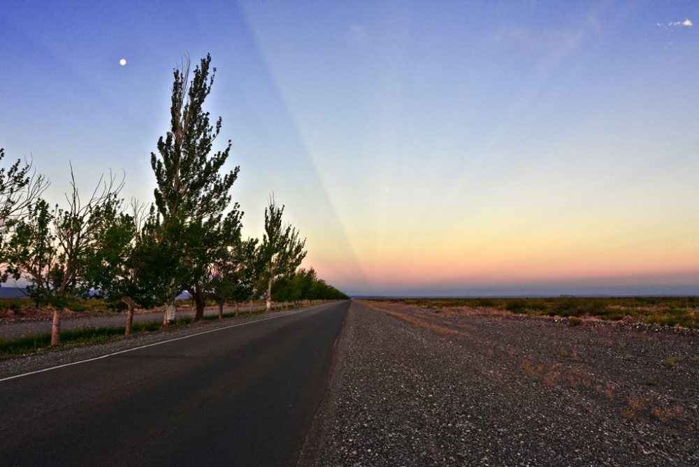 "Extrao atardecer en la R40" de Hernn Vega