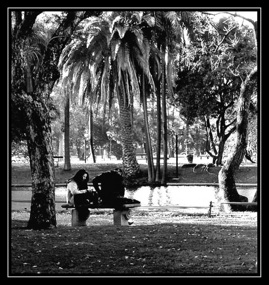 "Una pausa en el paseo" de Arturo H. Pea