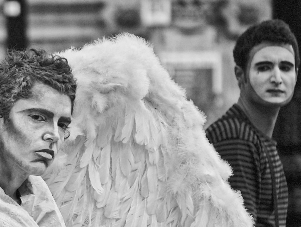 "El mimo al angel el angel a mi y yo a ellos..." de Enrique Handelsman