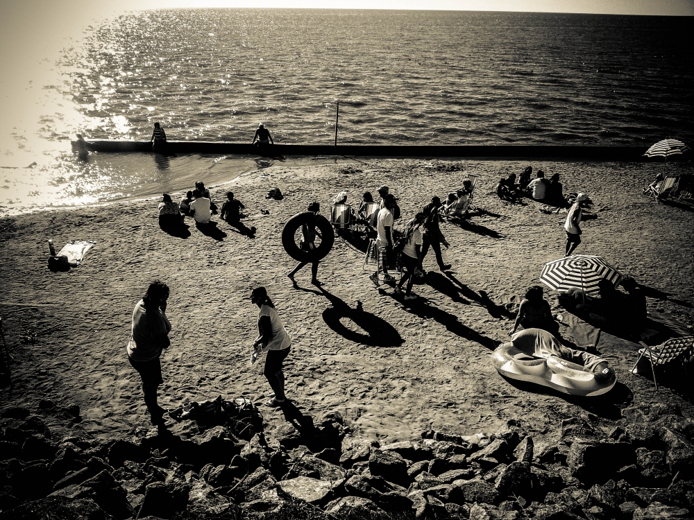 "Los caminantes de la playa" de Fernando Sergio Molina Torres