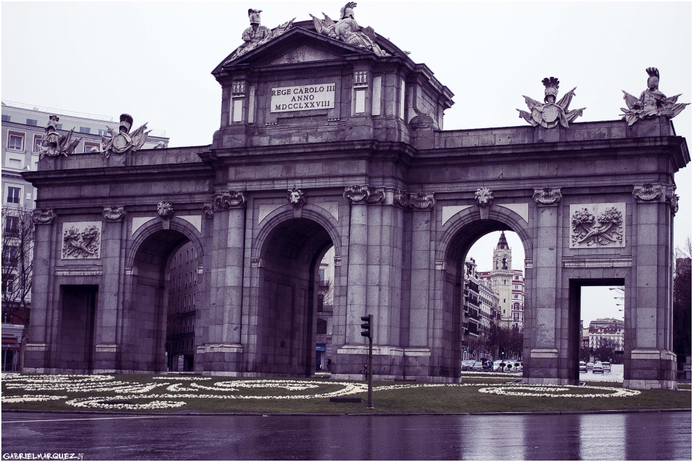 "Puerta de Alcala" de Gabriel Marquez