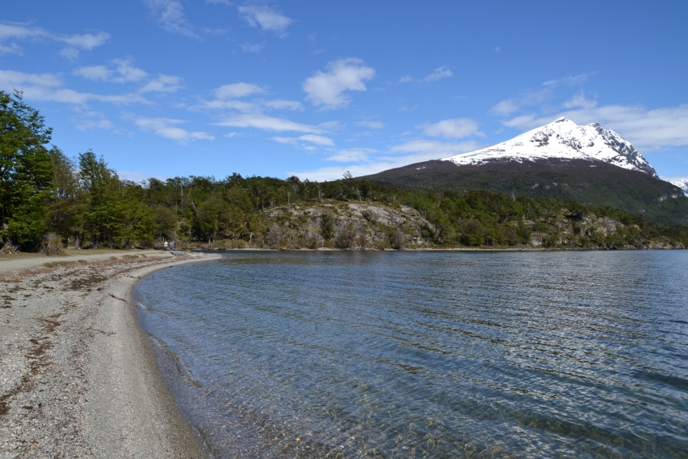 "Por la orilla del lago" de Carlos D. Cristina Miguel