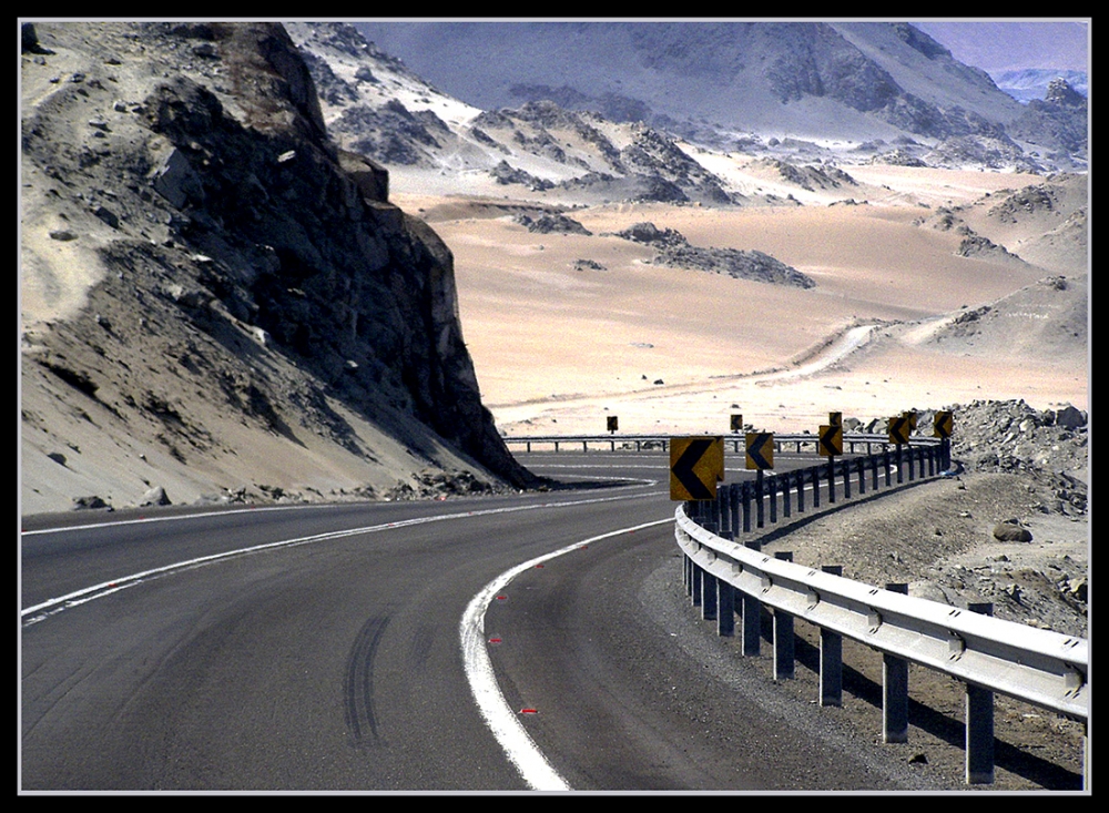 "Curvas en bajada !! de Iquique a Tocopilla - Chile" de Alberto Matteo