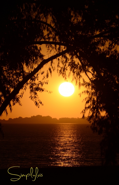 "Atardecer en Chascomus" de Luis Espinola