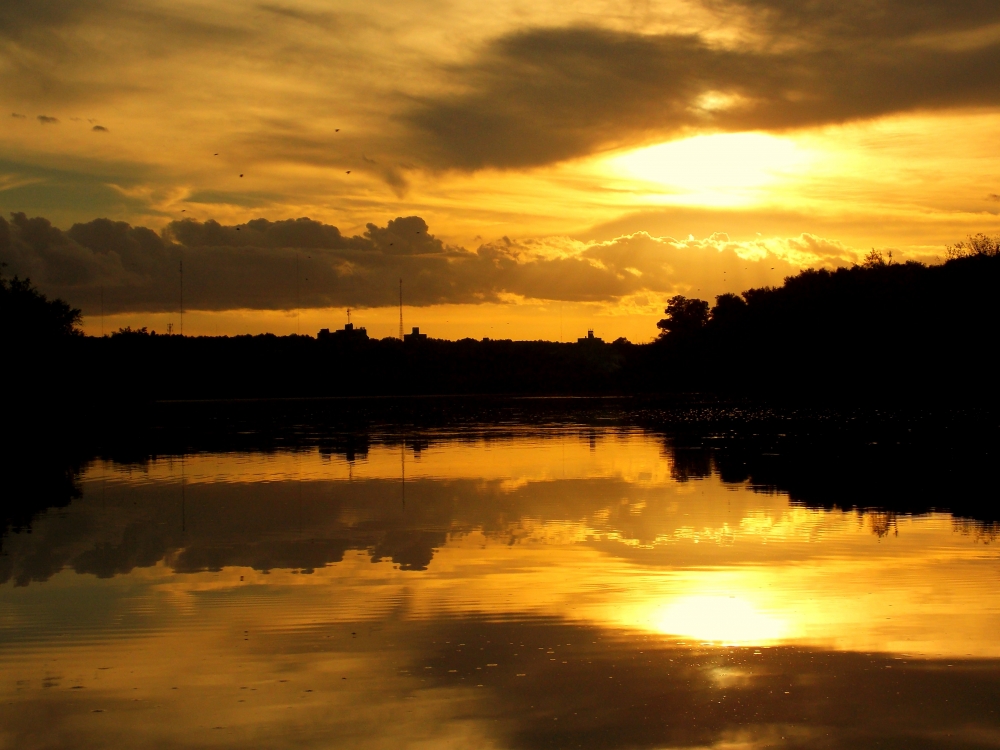 "Atardecer en el rio" de Juan Andres Quijano