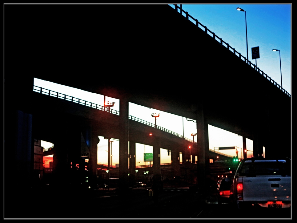 "Autopista nocturna" de Jorge Vicente Molinari