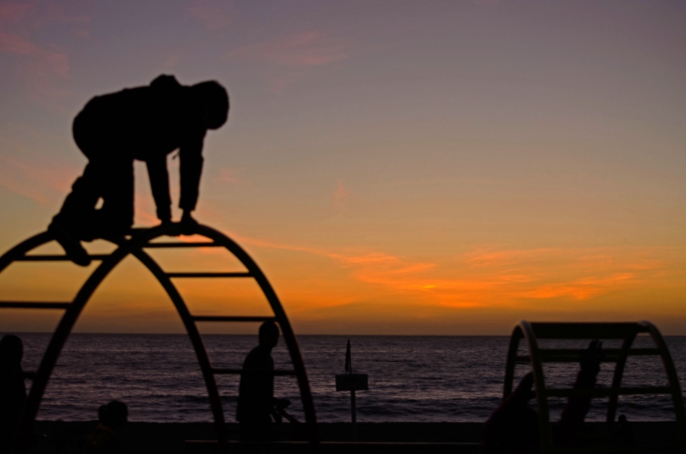 "Jugando al atardecer en Via 2" de Monica Rollan