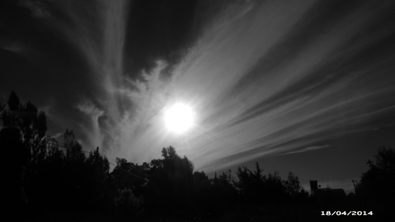 "Nubes despeinadas en el atardecer" de Elisabet Monica Saint Andre ( Moni )
