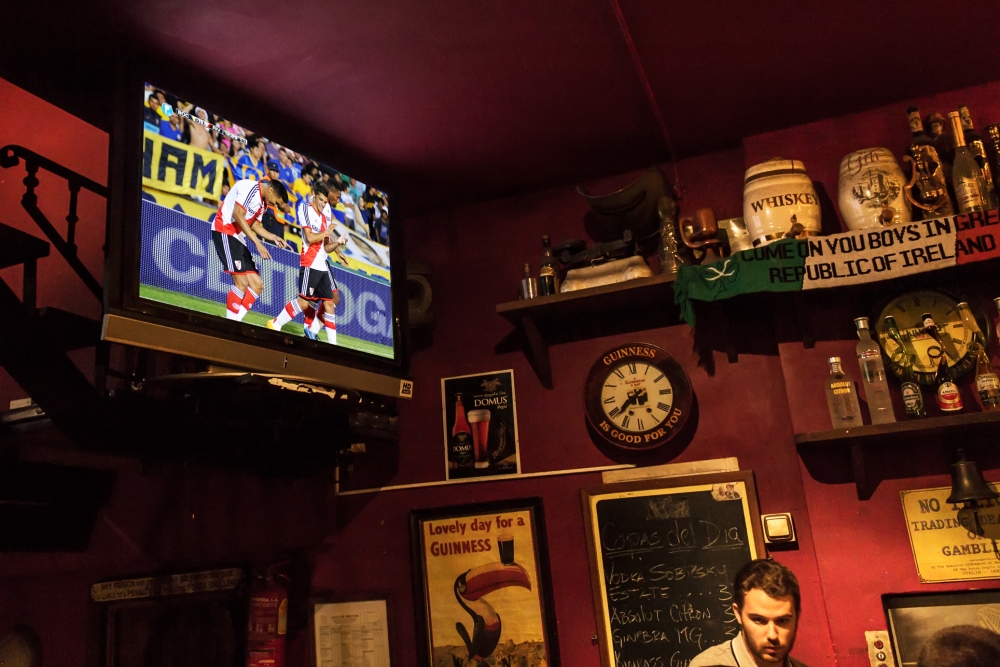 "IRISH PUB & SOCCER" de Carlos Costamagna