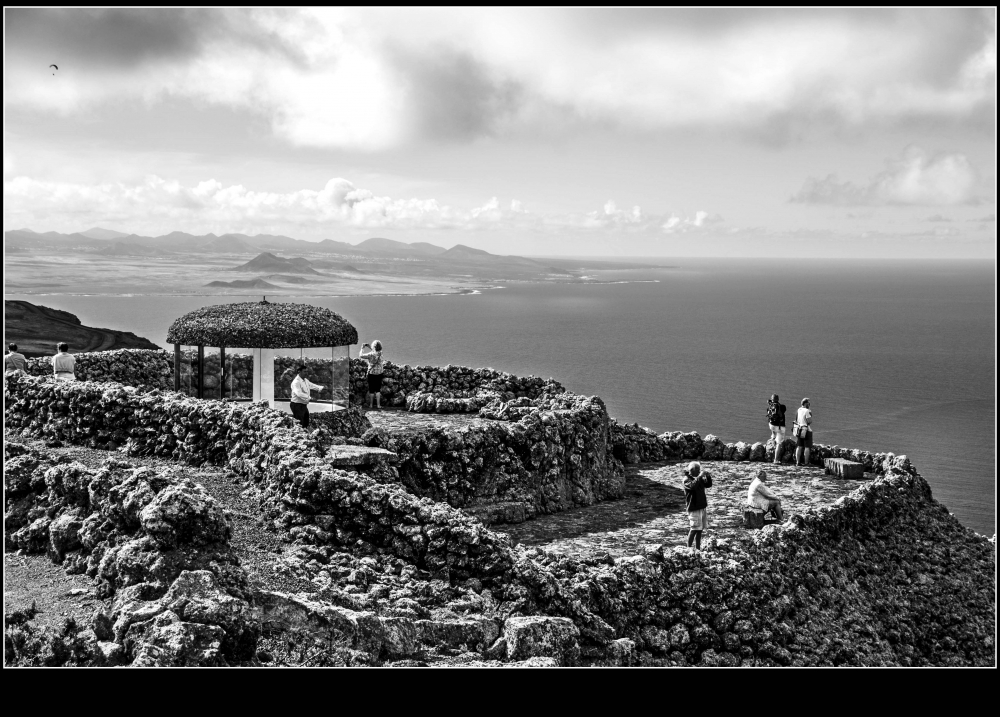 "MIRADOR" de Luisamaria Amador