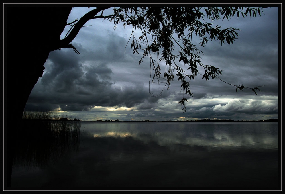 "Atardecer en el Lago" de Mascarenhas Cmara. Juan de Brito