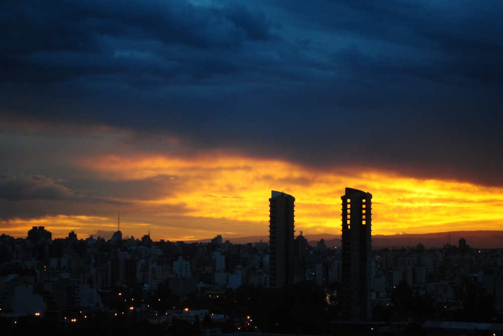 "cielos en las torres" de Mnica Beatriz Soucasse