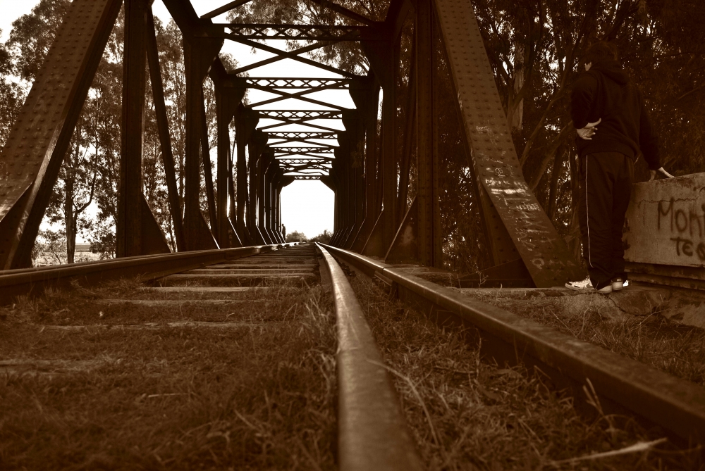 "puente negro" de Claudia Avalos