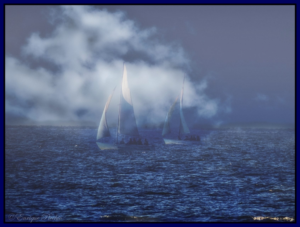 "Navegando entre la niebla..." de Enrique M. Picchio ( Pem )