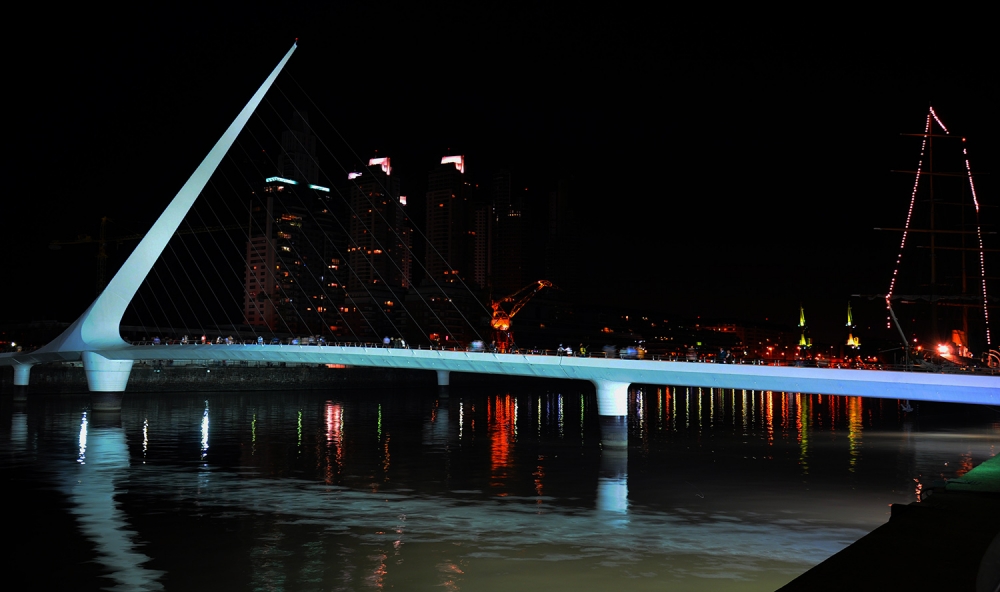 "puente de la mujer" de Edith Polverini