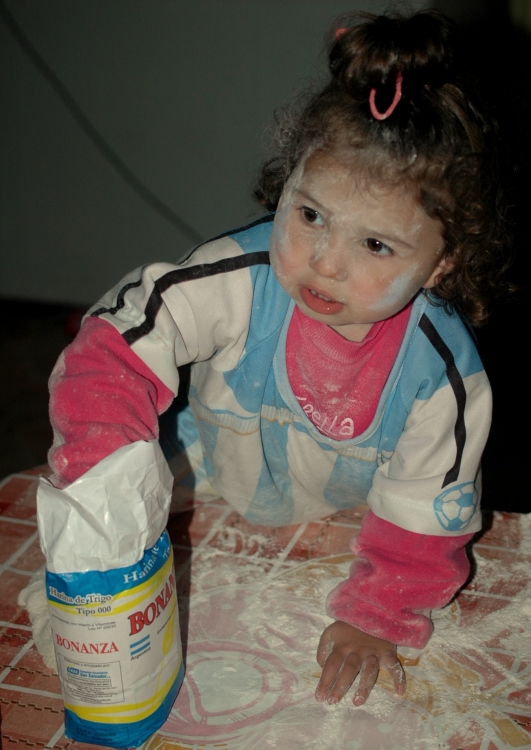 "Amasando Tortas fritas." de Alejandro Osuna