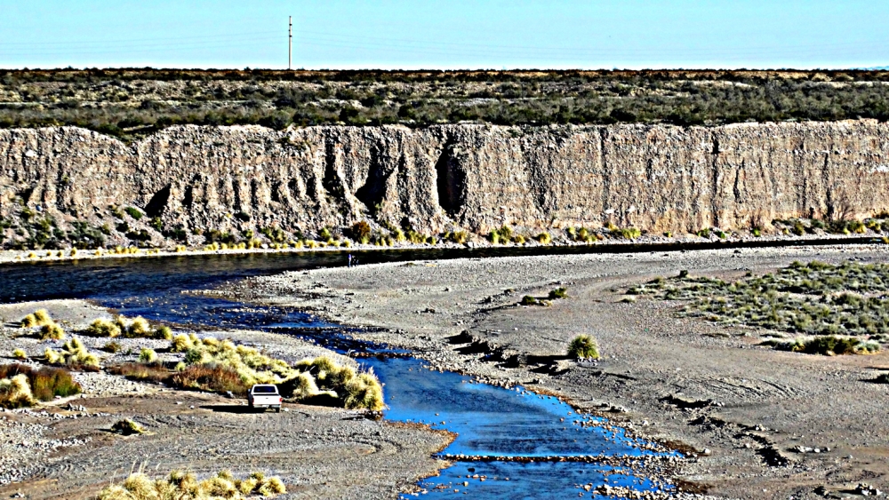 "De paseo en el rio Mendoza II." de Roberto A. Torres
