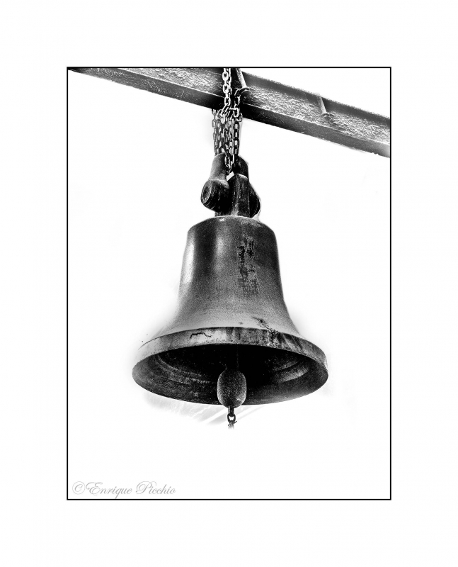 "La campana..." de Enrique M. Picchio ( Pem )