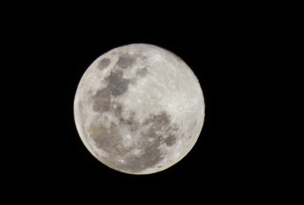 "La luna del 10 de agosto" de Monica Rollan