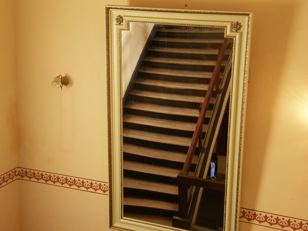 "` La escalera en el espejo `" de Stella Maris Rodriguez