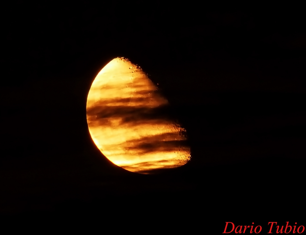 "Luna con efecto Jupiter" de Dario Tubio
