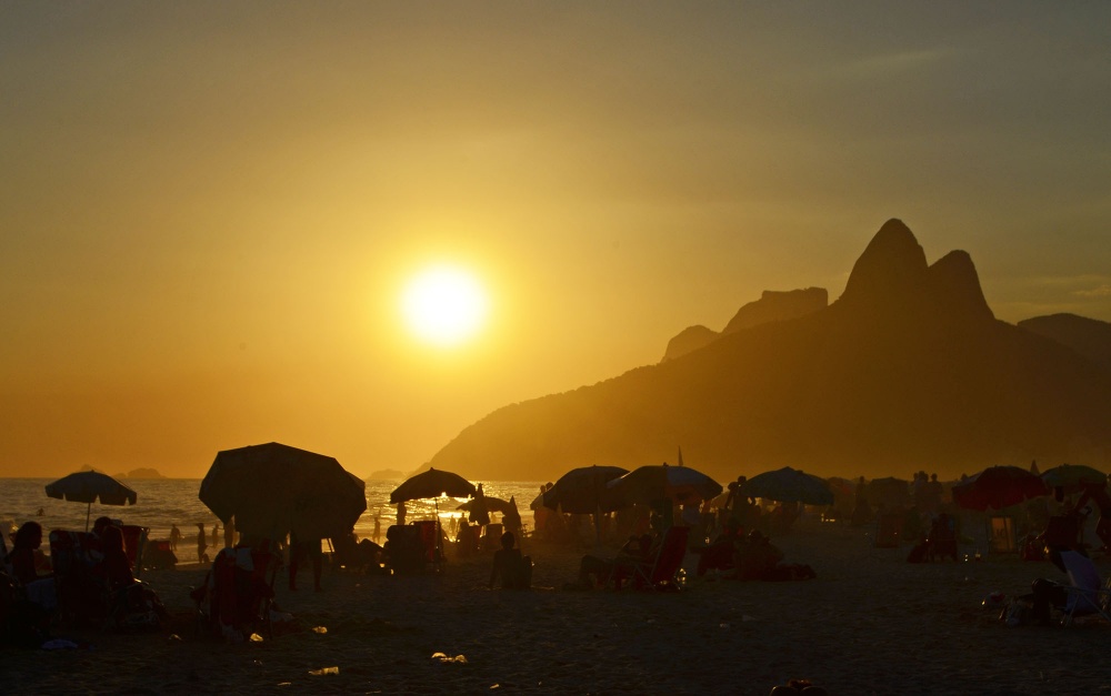 "El ocaso de Ipanema" de Monica Rollan