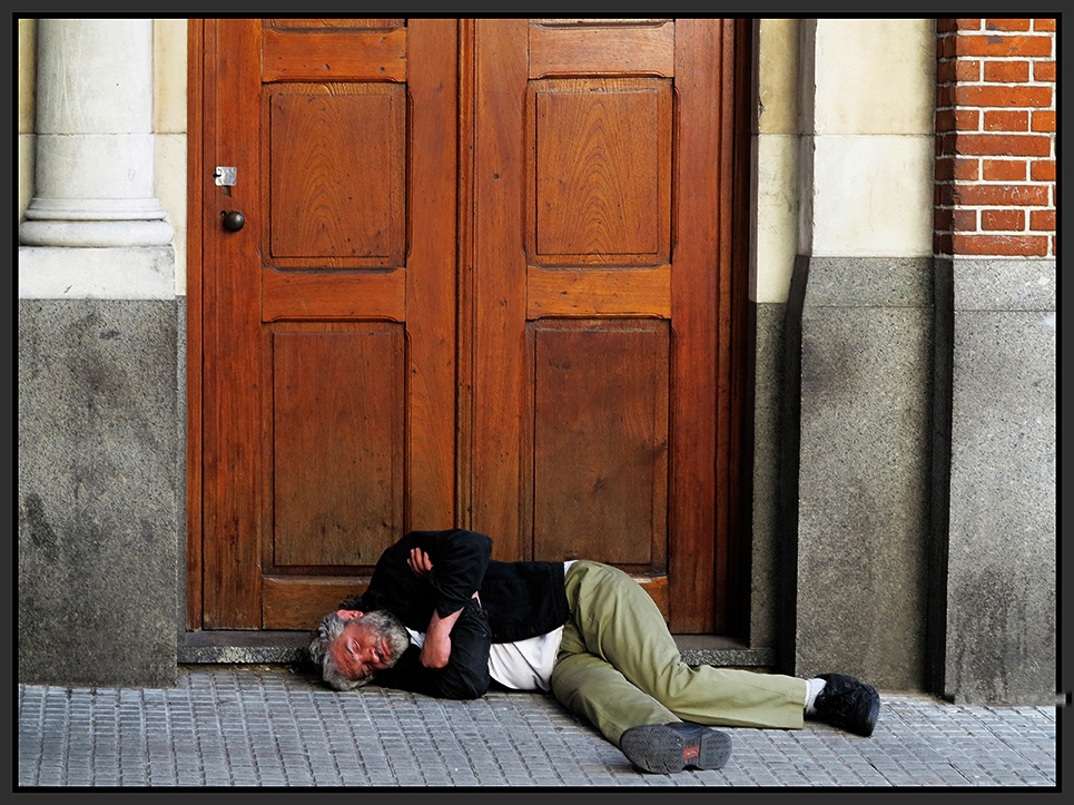 "Durmiendo en la puerta del cielo" de Jorge Vicente Molinari