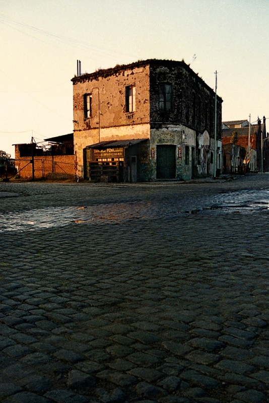 "Almacen del riachuelo" de Sergio Isgleas