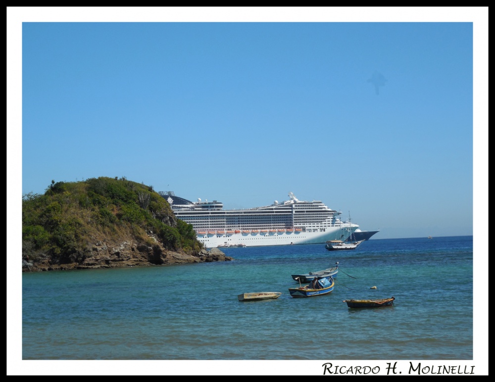 "Asoma el crucero" de Ricardo H. Molinelli