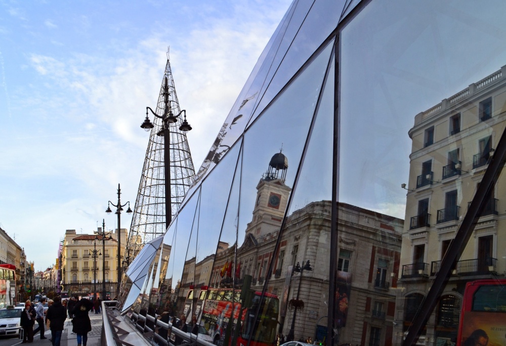 "**Reflejos de la Puerta del Sol** -Madrid-" de Antonio Snchez Gamas (cuky A. S. G. )