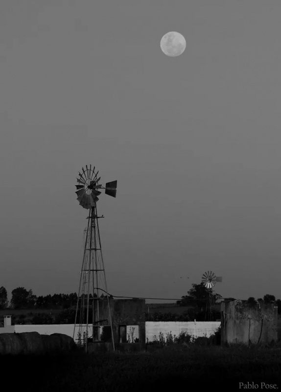 "Atardecer con luna." de Pablo Pose