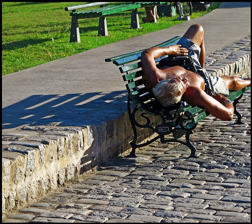 "Dorndose al sol" de Jorge Vicente Molinari