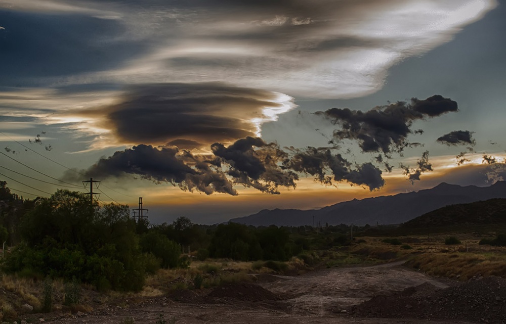 "Ocaso desde el puente" de Angel Rivero