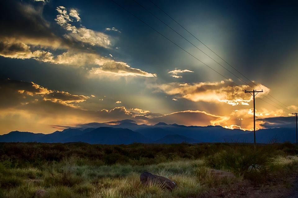 "Ocaso en el pedemonte mendocino" de Angel Rivero