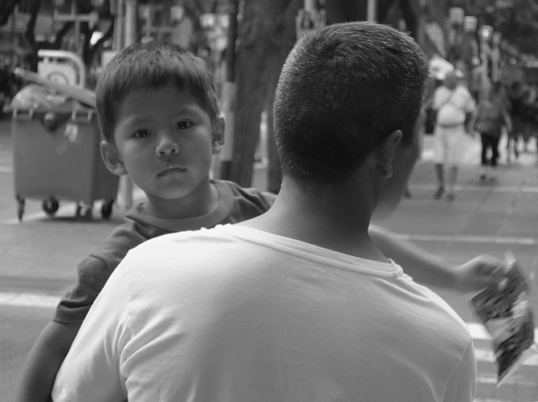 "Nene en blanco y negro" de Angel Rivero